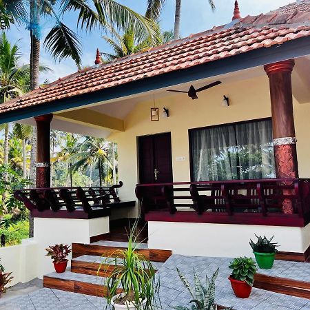 Maadathil Cottages วาร์คาลา ภายนอก รูปภาพ