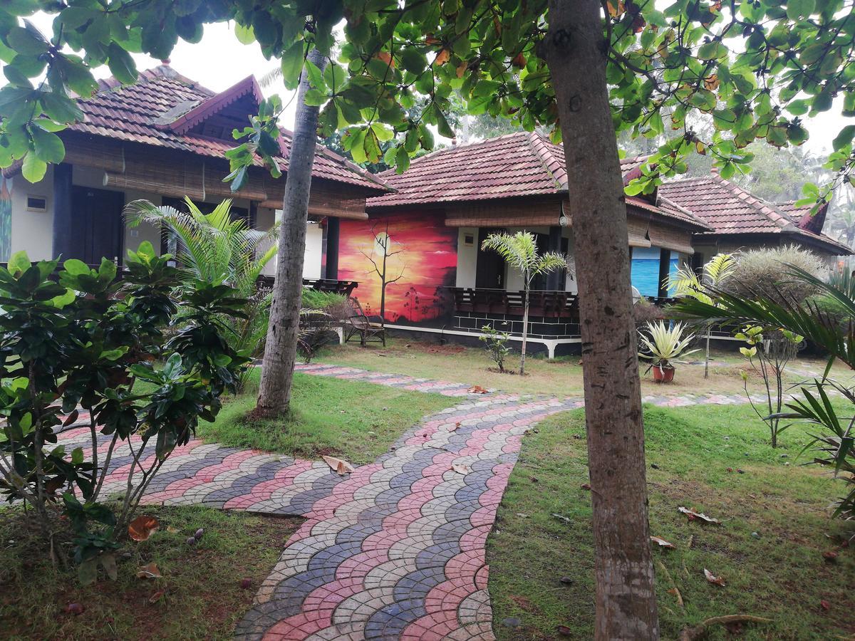 Maadathil Cottages วาร์คาลา ภายนอก รูปภาพ
